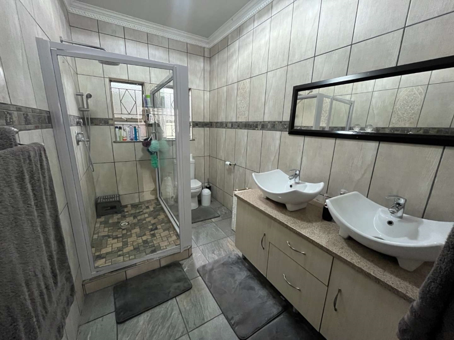 3 Bedroom Property for Sale in Flora Park Northern Cape